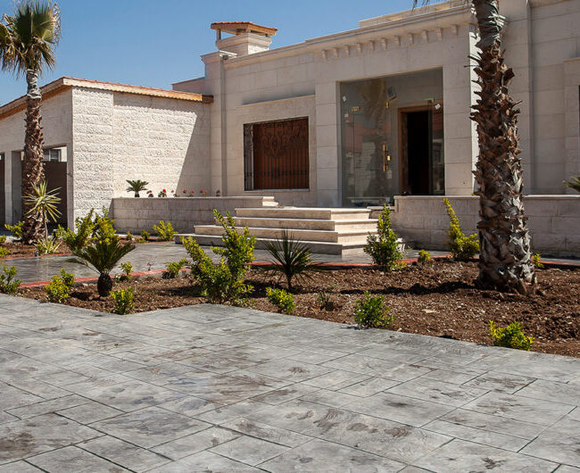 Ashlar cut stone stamped concrete pattern for a house outdoor space